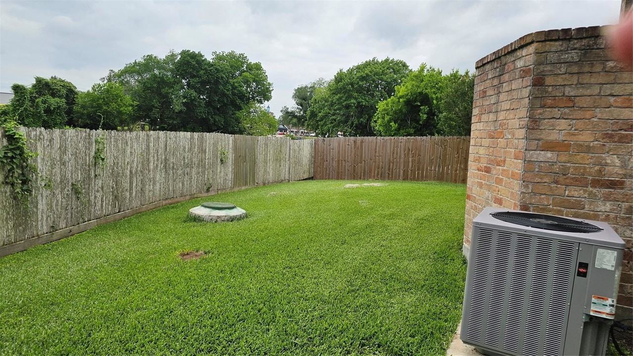 Duncaster Dr - Photo 3 of 8