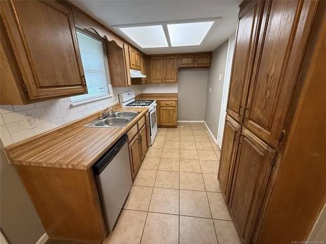 1345 E 140th St - Photo 4 of 9