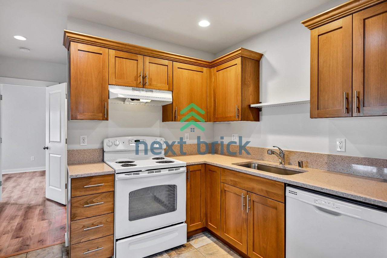 911 N 105th St - Photo 6 of 17