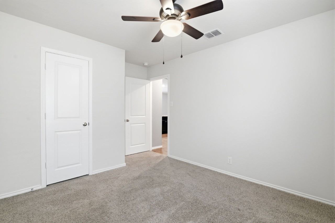 4323 Lake Ritter St - Photo 5 of 20