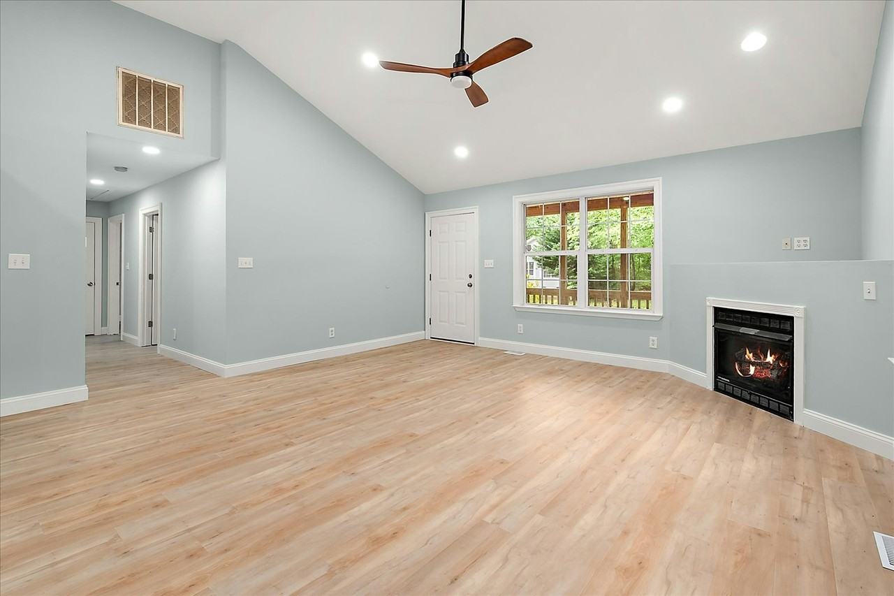 39 Nottingham Lane - Photo 4 of 42