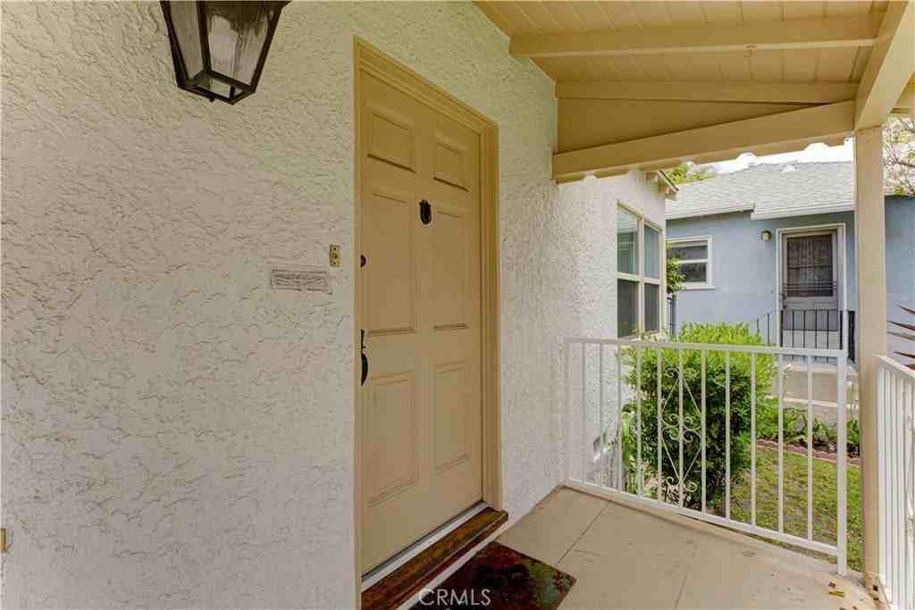 559 E Providencia Ave - Photo 4 of 28