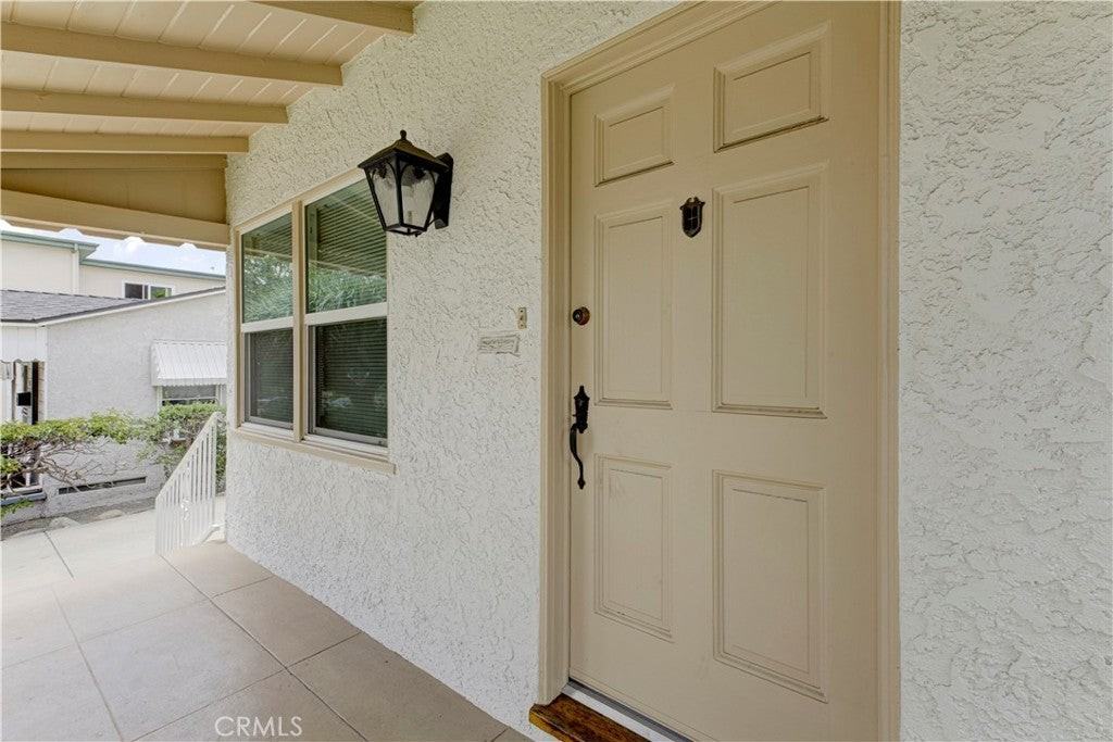 559 E Providencia Ave - Photo 5 of 28