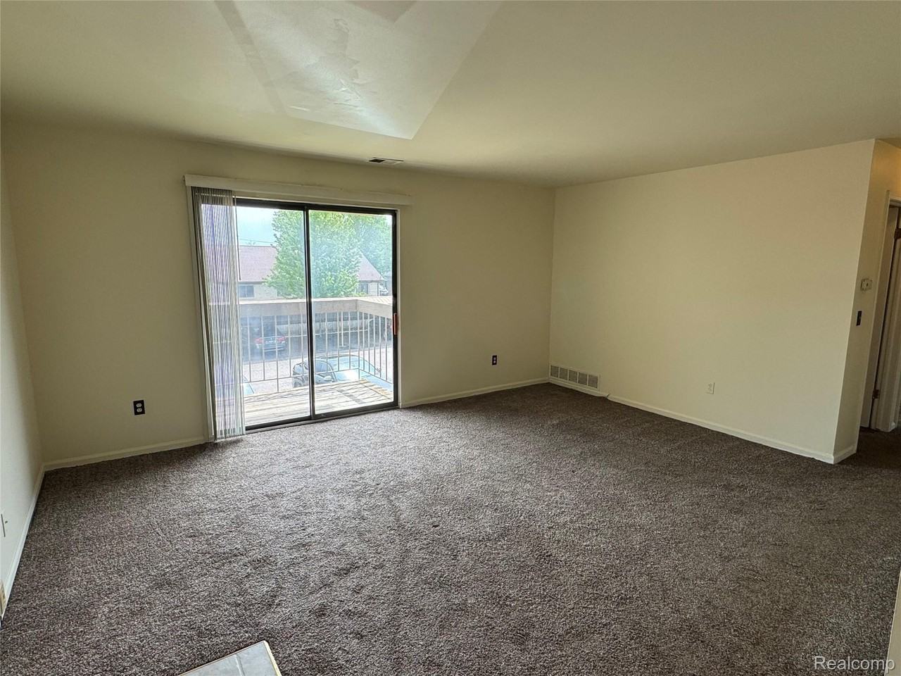 34673 Clarkson Dr E - Photo 2 of 8