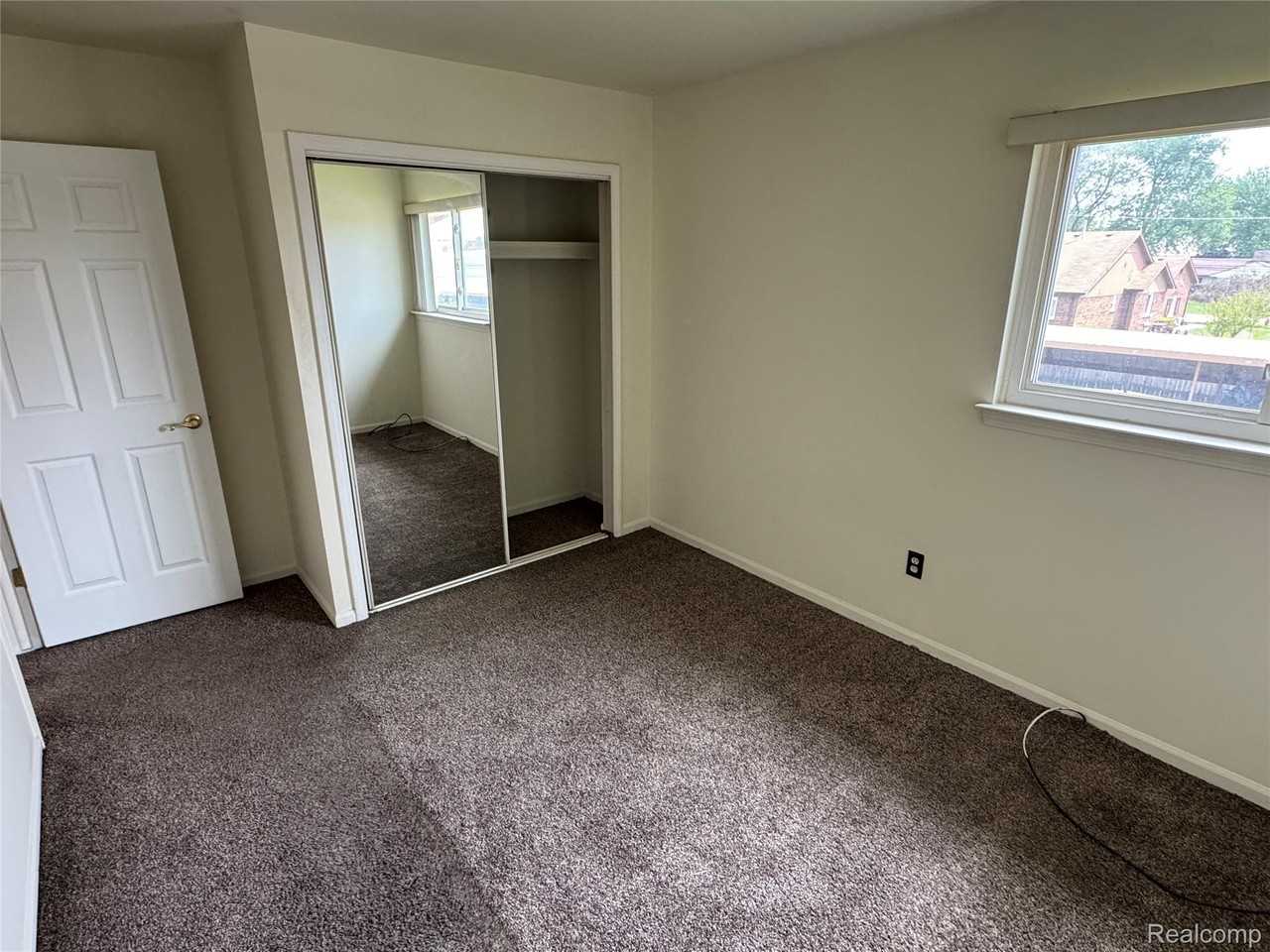 34673 Clarkson Dr E - Photo 4 of 8