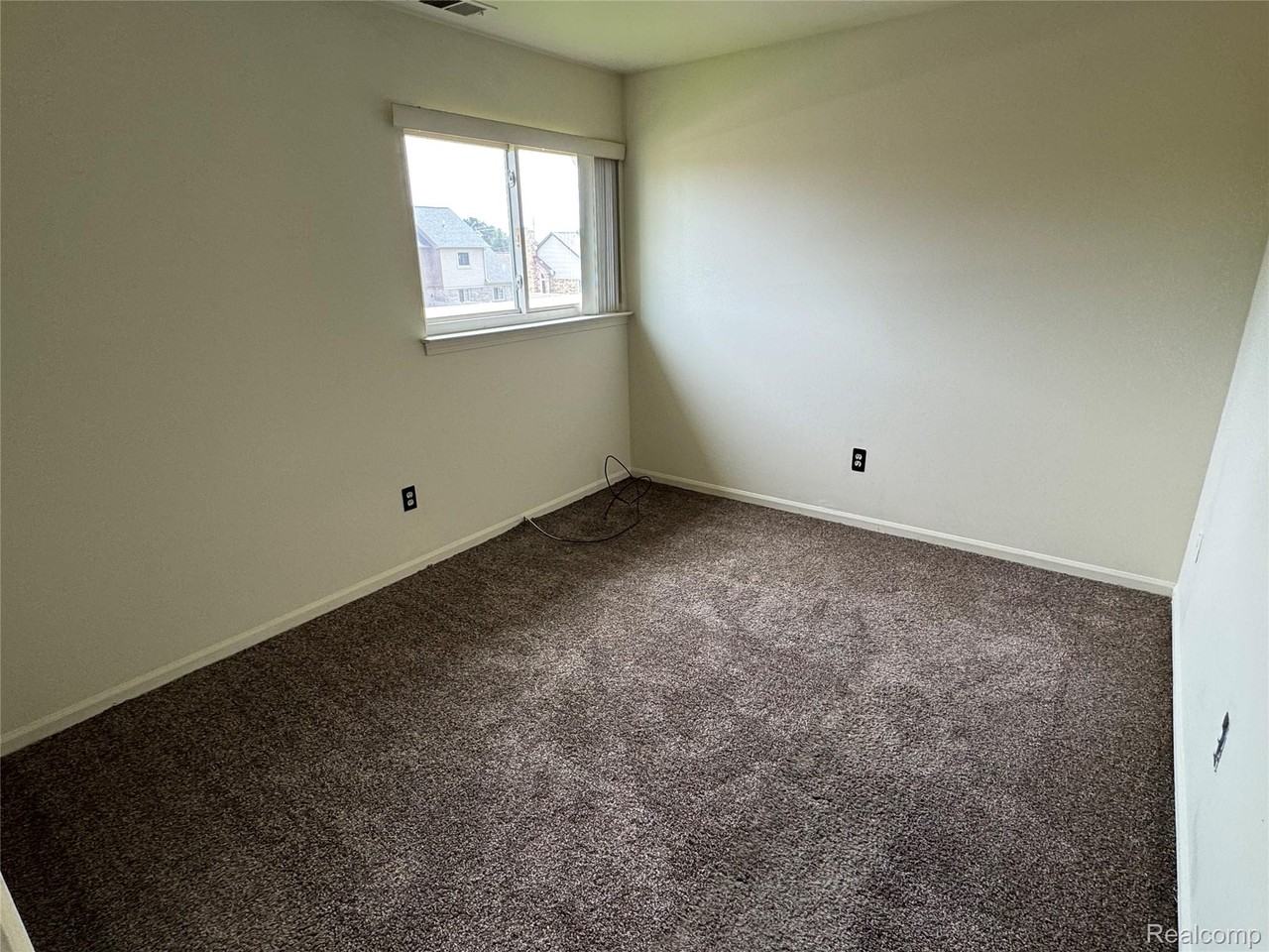 34673 Clarkson Dr E - Photo 6 of 8