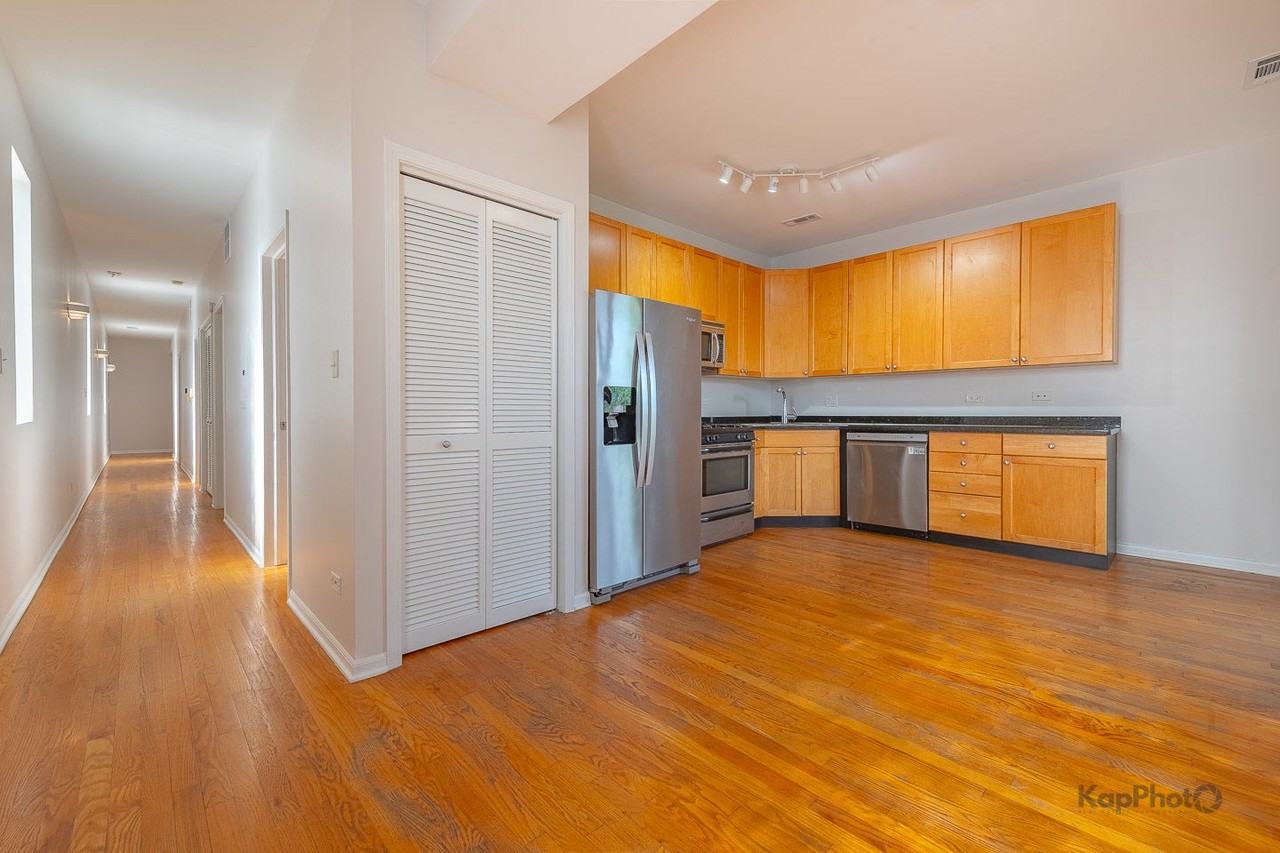 2226 W Monroe St - Photo 5 of 28