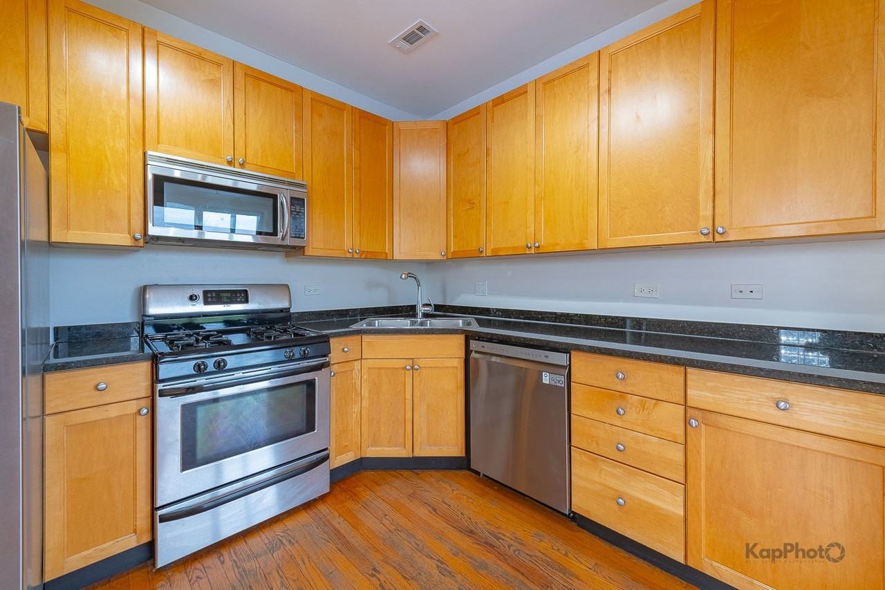 2226 W Monroe St - Photo 6 of 28