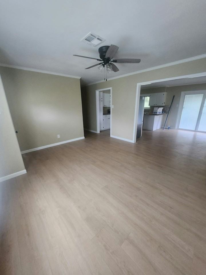 211 Ellen Dr - Photo 2 of 14