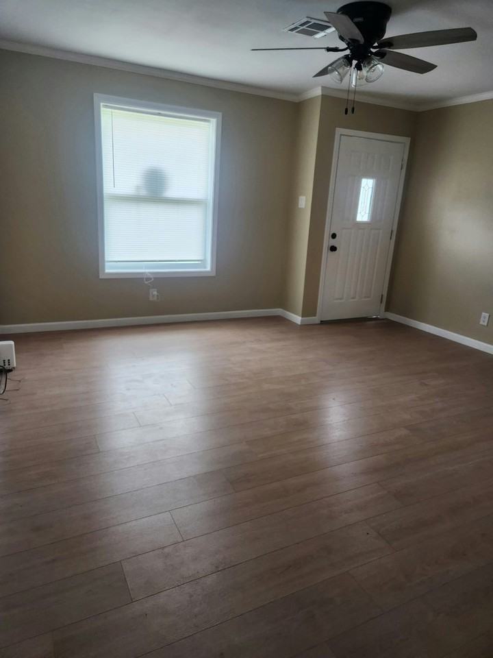 211 Ellen Dr - Photo 3 of 14