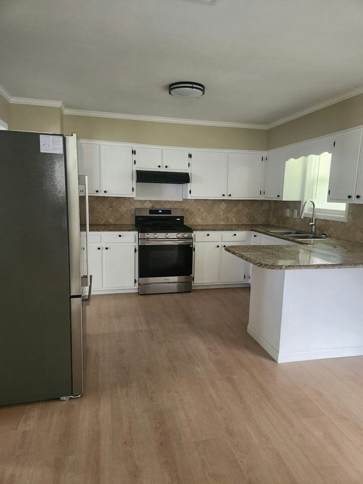 211 Ellen Dr - Photo 4 of 14