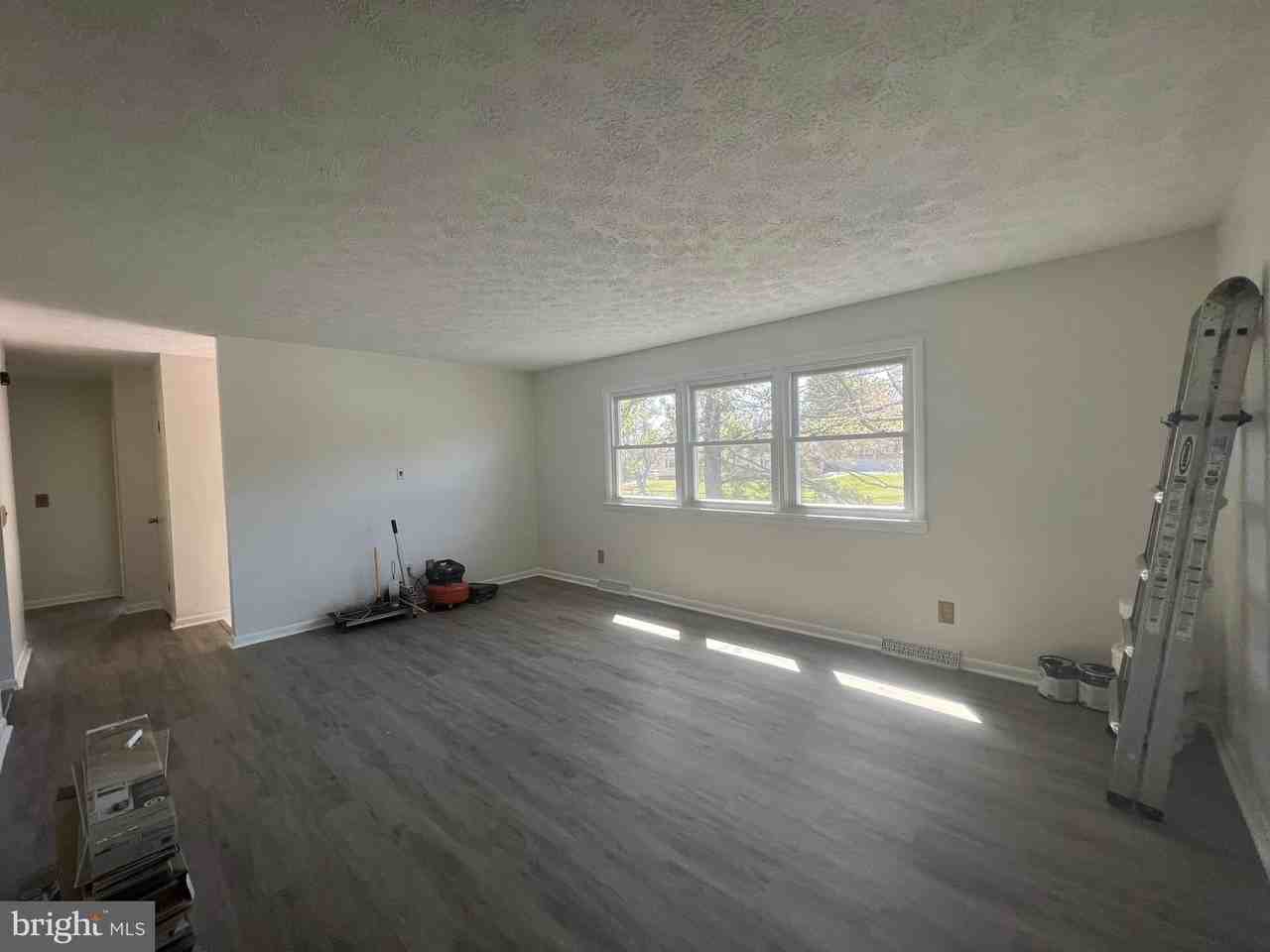 119 Buckingham Dr - Photo 3 of 17