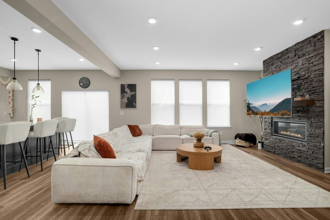 1516 149th Street West - Photo 4 of 38