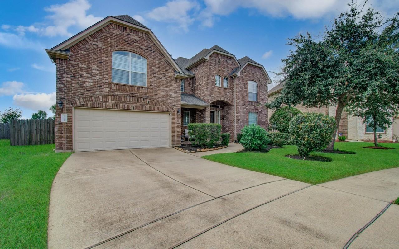 21331 Parham Cir - Photo 3 of 48