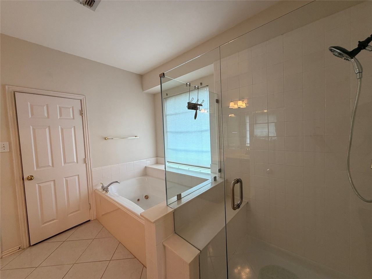 120 Stonecreek Dr - Photo 6 of 28