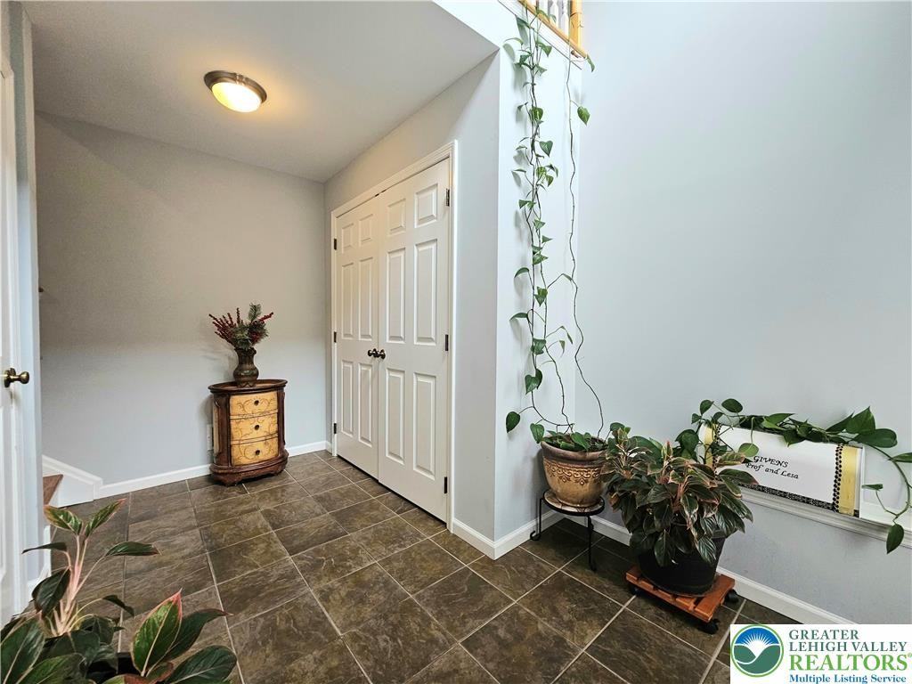 2 Tamarack Ct - Photo 4 of 30