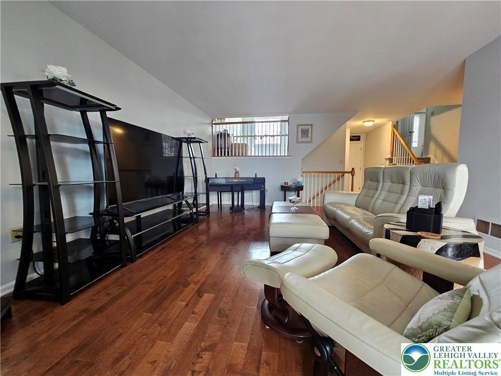 2 Tamarack Ct - Photo 7 of 30