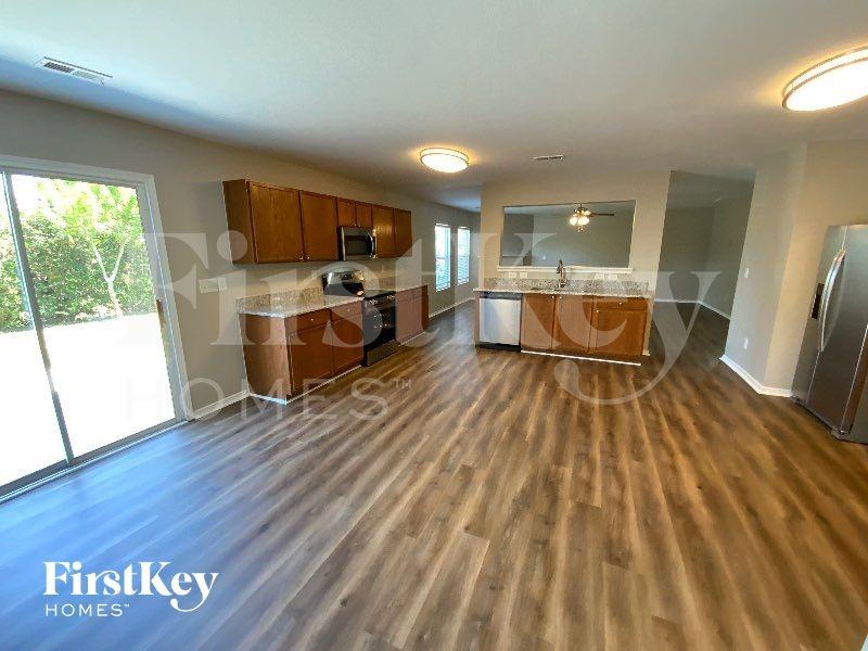 1640 Rustic Arch Way - Photo 3 of 10