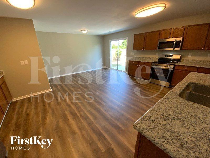1640 Rustic Arch Way - Photo 4 of 10
