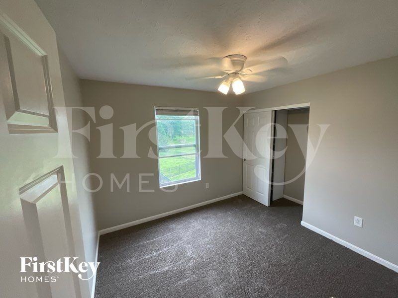 1624 Rosemore Ln - Photo 5 of 10