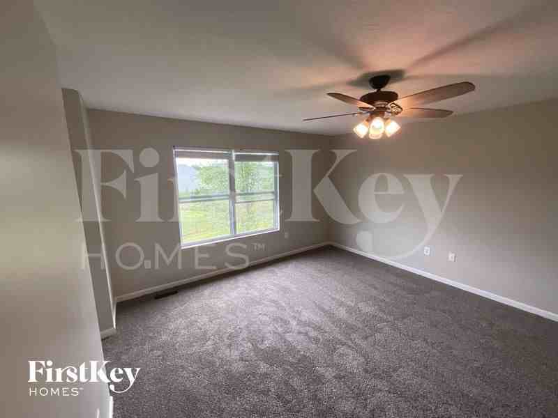 1624 Rosemore Ln - Photo 7 of 10