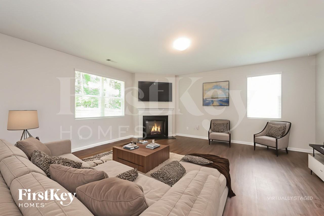 3186 Heritage Glen Dr - Photo 3 of 19