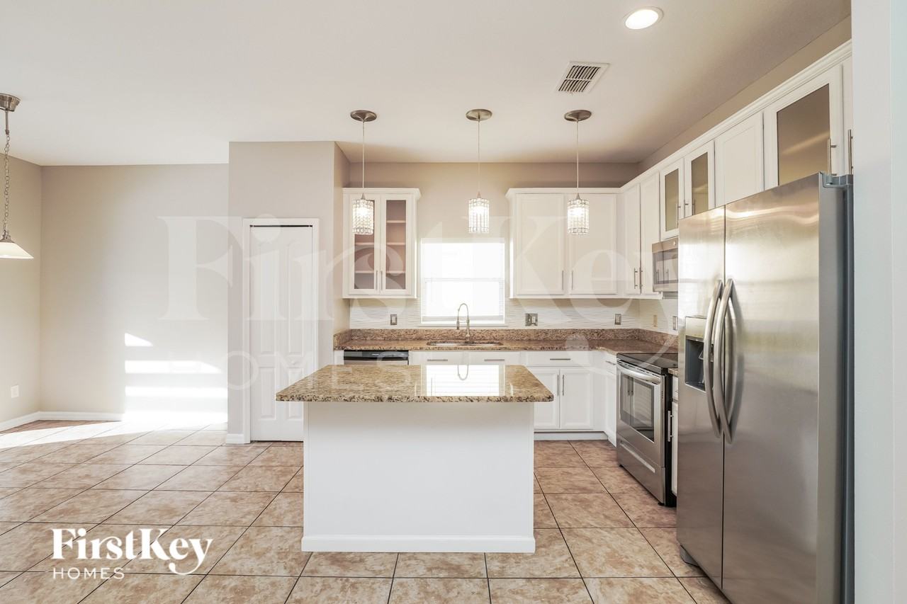 1823 Ribbon Falls Pkwy - Photo 4 of 16