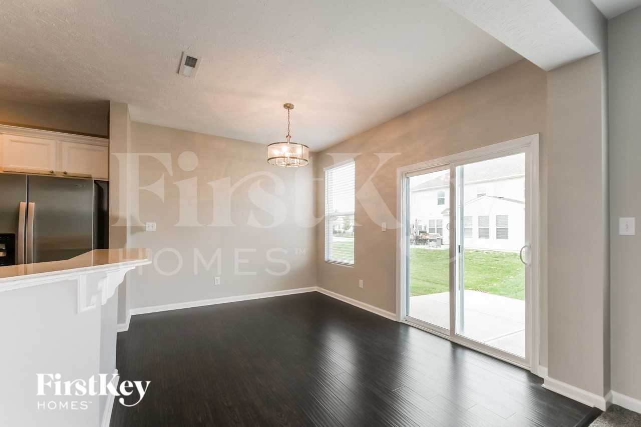 5770 Pebblebrooke Rd - Photo 6 of 18