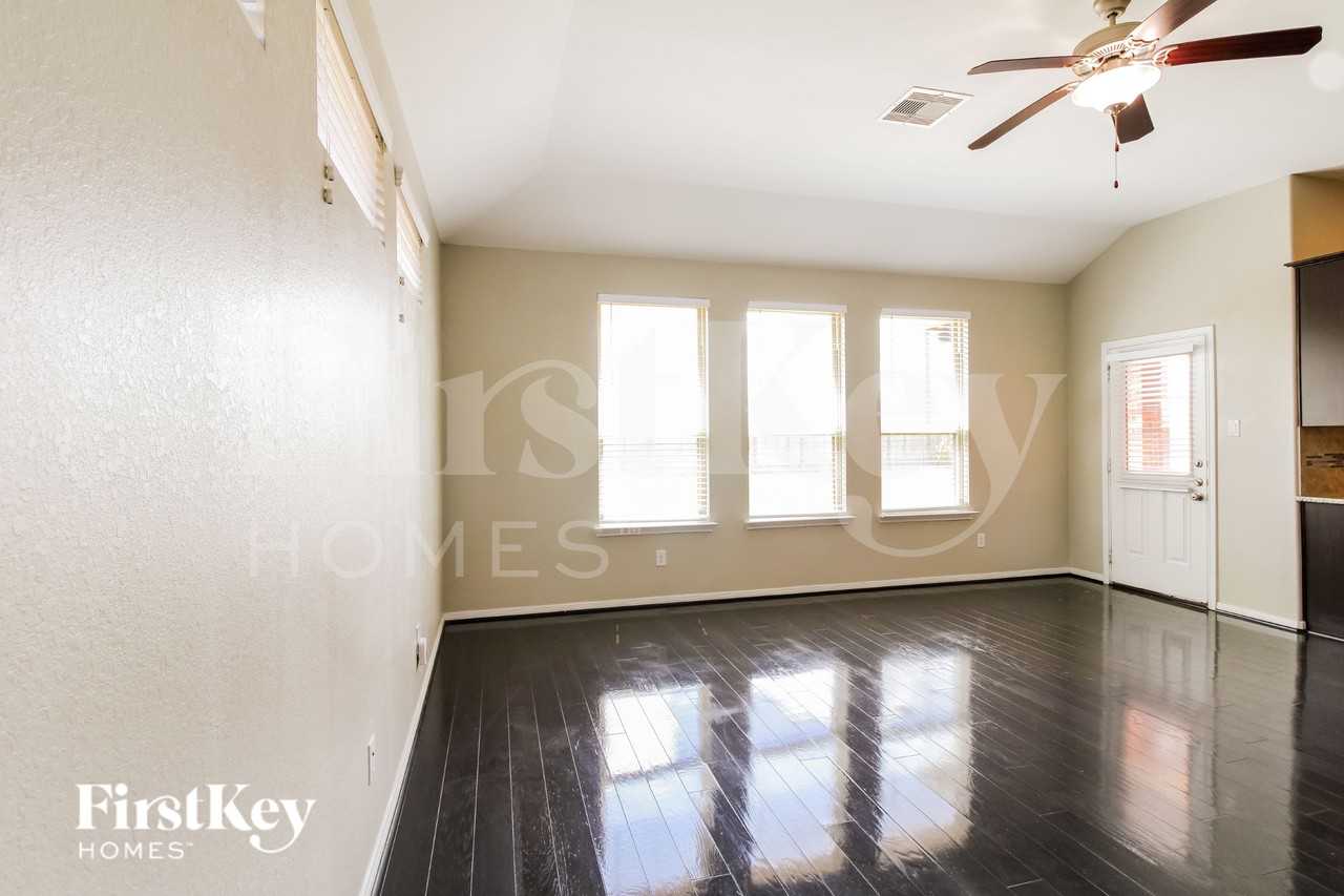 4410 Brenta Mountain Ln - Photo 4 of 19