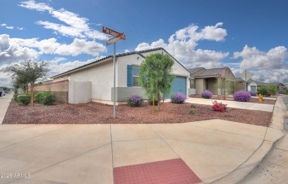 41575 W Saguaro Dr - Photo 3 of 18
