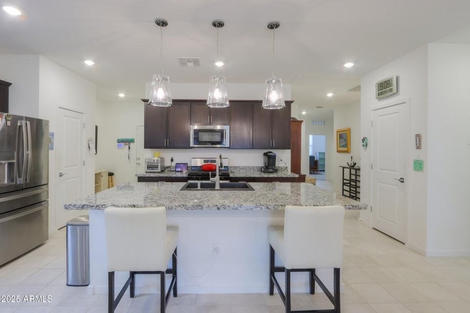 41575 W Saguaro Dr - Photo 5 of 18