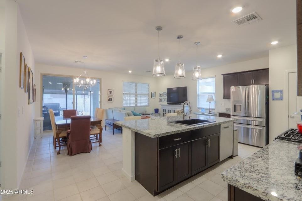 41575 W Saguaro Dr - Photo 6 of 18