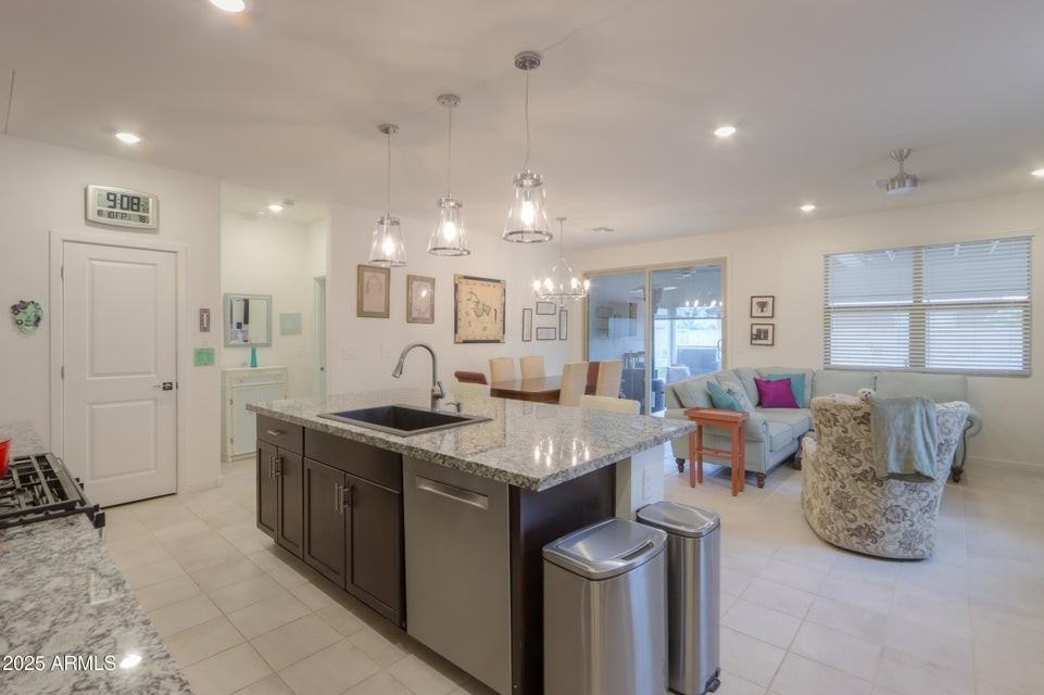 41575 W Saguaro Dr - Photo 7 of 18