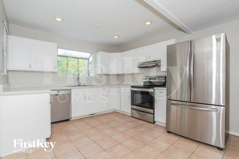 8635 Coran Dr - Photo 7 of 15