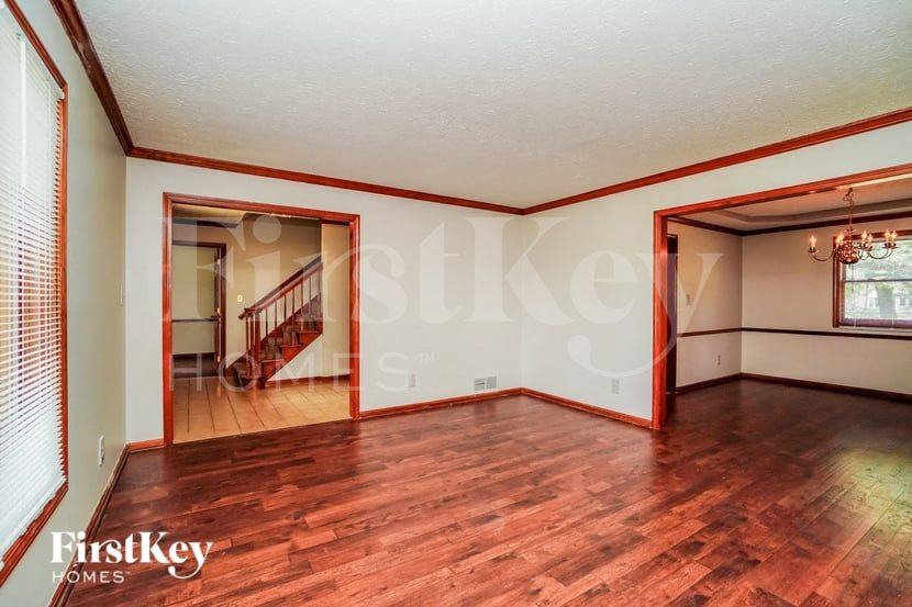 8543 Appleridge Cir - Photo 4 of 15