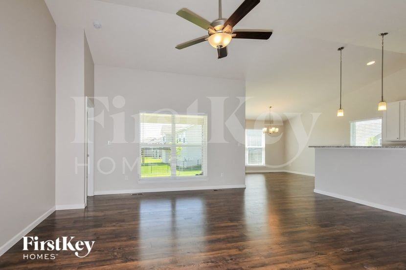 404 Cozy Pines Dr - Photo 3 of 15