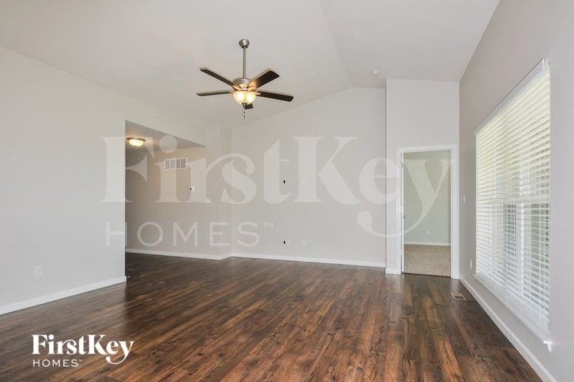 404 Cozy Pines Dr - Photo 4 of 15