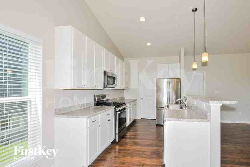 404 Cozy Pines Dr - Photo 7 of 15