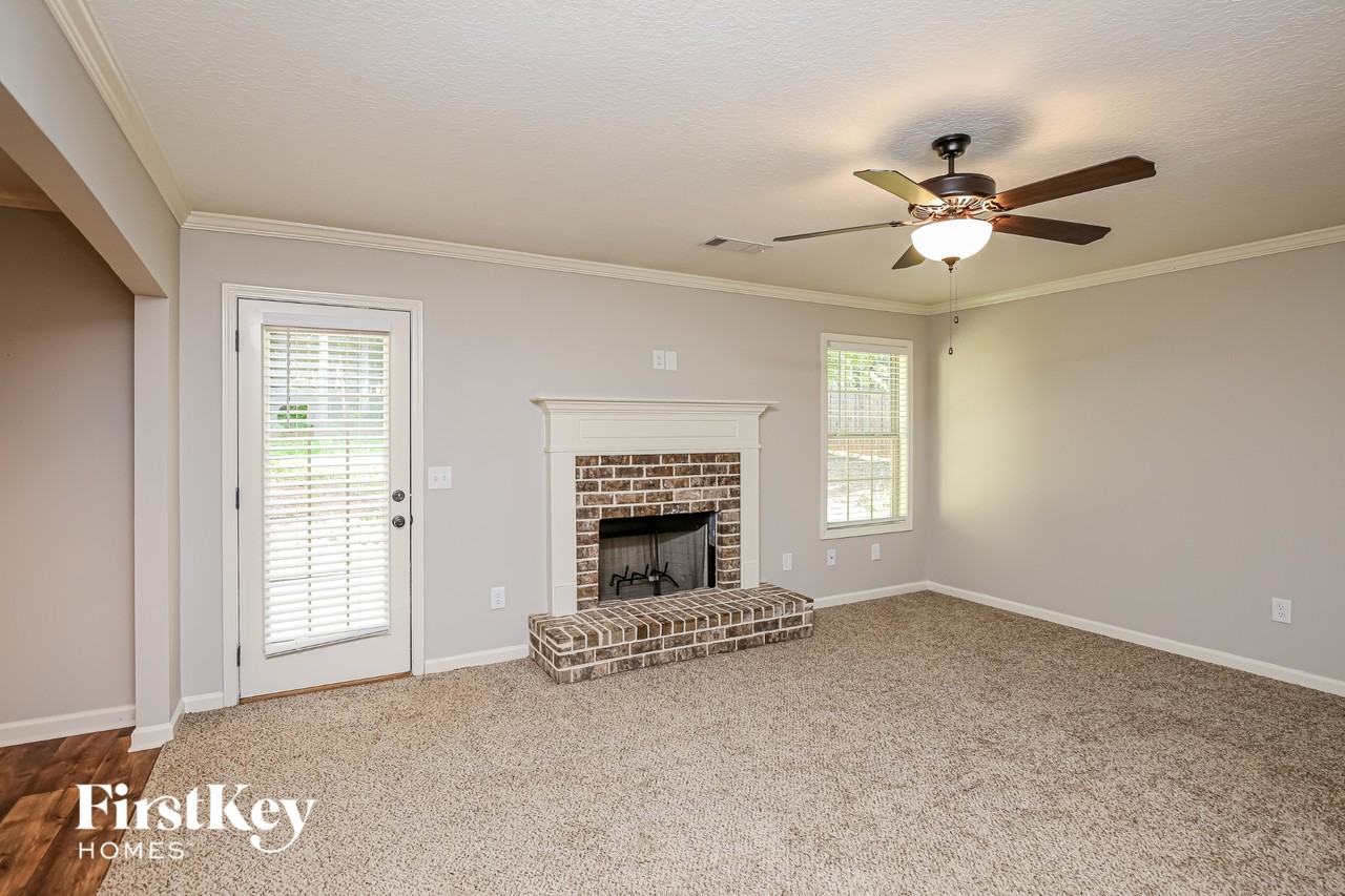 611 Peachtree Rd - Photo 3 of 15