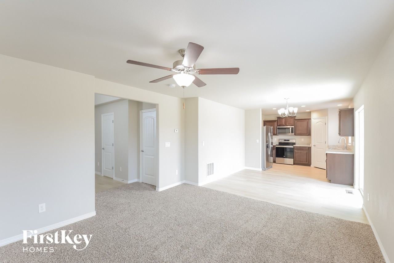 6524 Vedder Dr - Photo 3 of 15