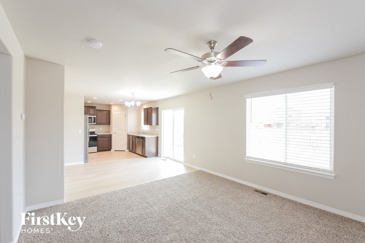 6524 Vedder Dr - Photo 4 of 15