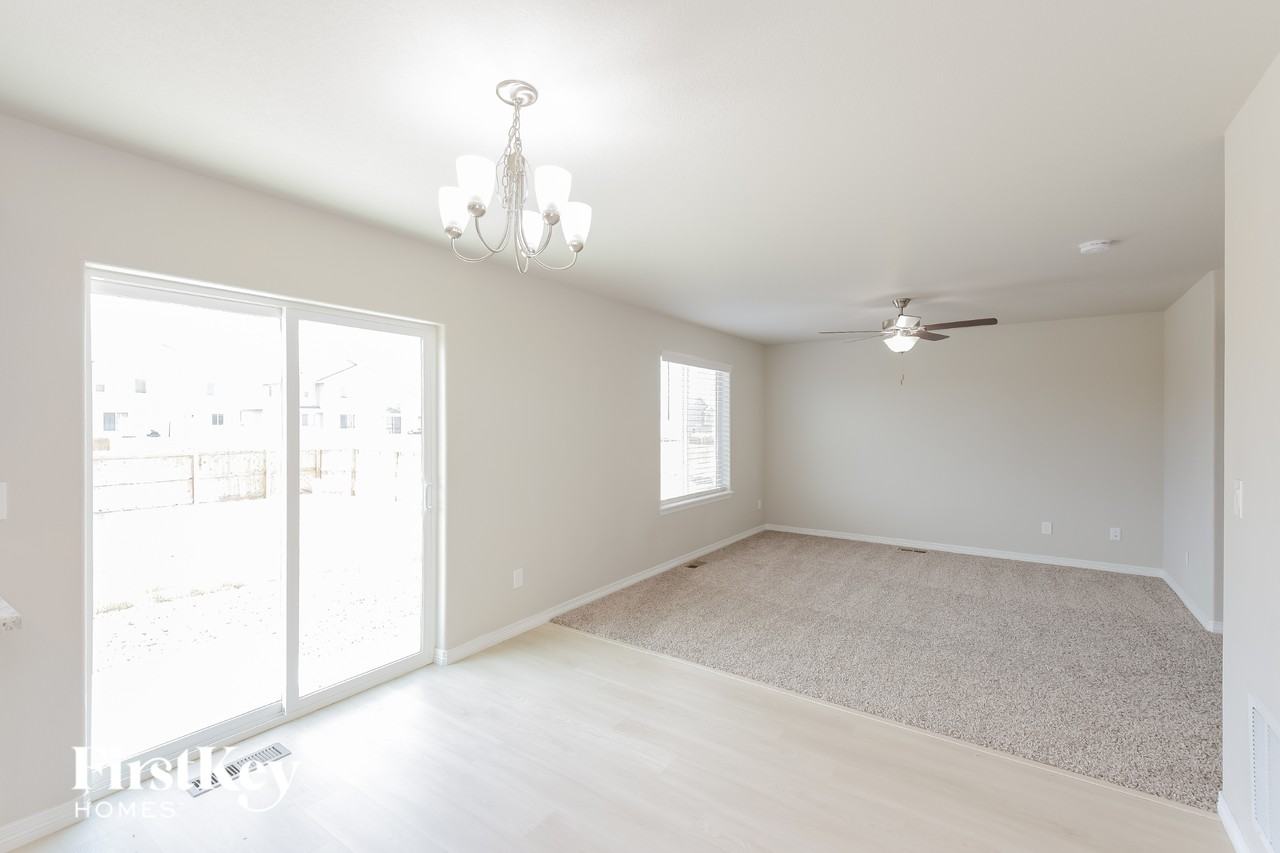 6524 Vedder Dr - Photo 5 of 15