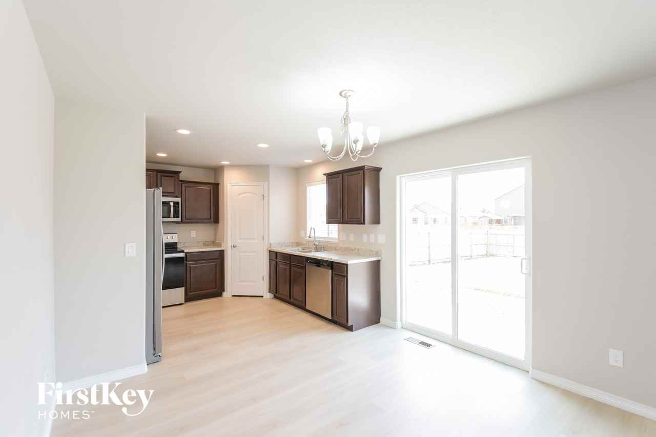 6524 Vedder Dr - Photo 6 of 15