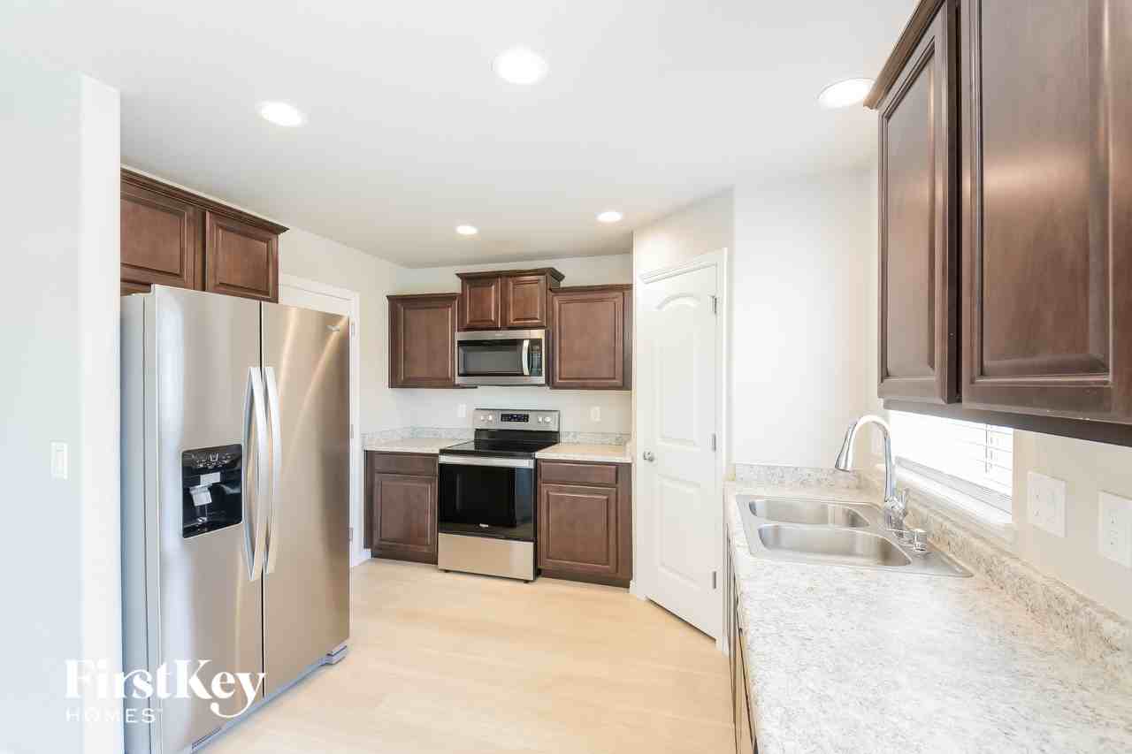 6524 Vedder Dr - Photo 7 of 15
