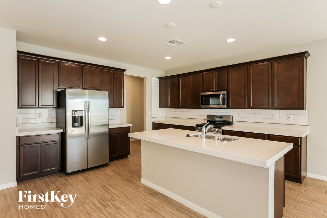 4730 Challenger St - Photo 5 of 15