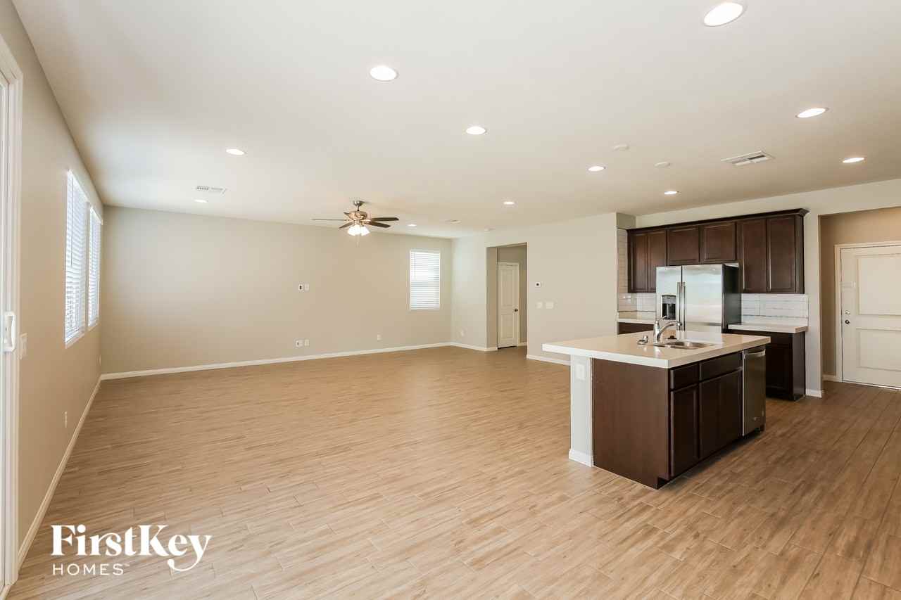 4730 Challenger St - Photo 6 of 15