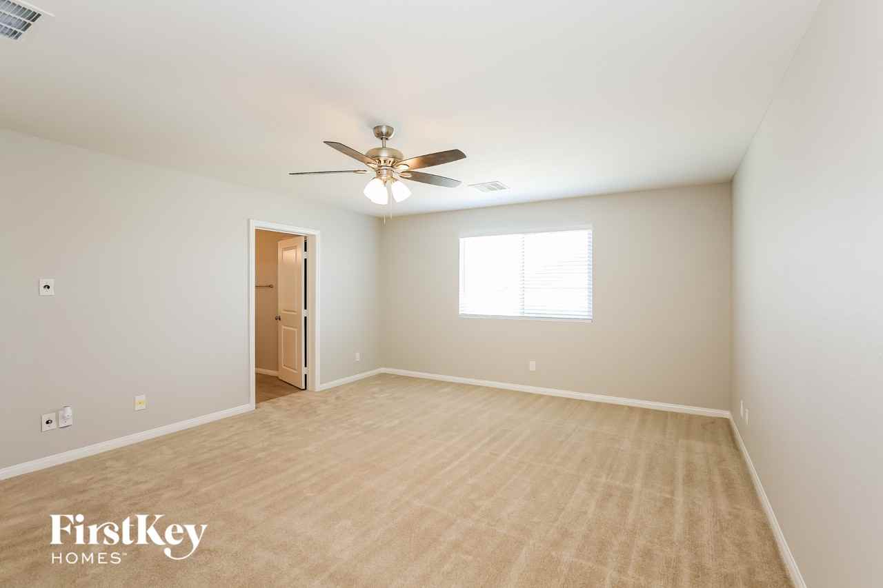 4730 Challenger St - Photo 7 of 15