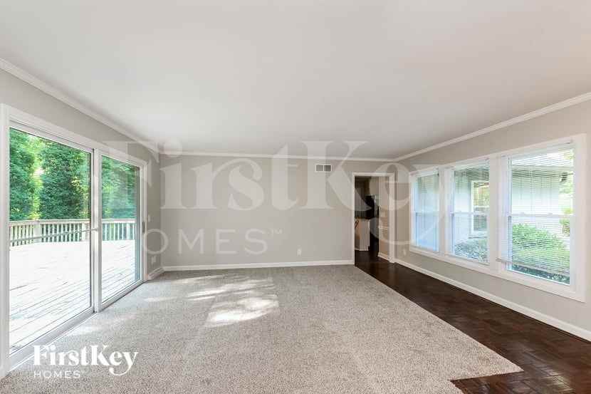 4609 Oakcliffe Rd - Photo 2 of 15