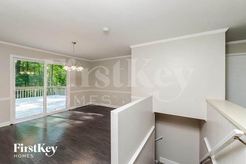 4609 Oakcliffe Rd - Photo 3 of 15