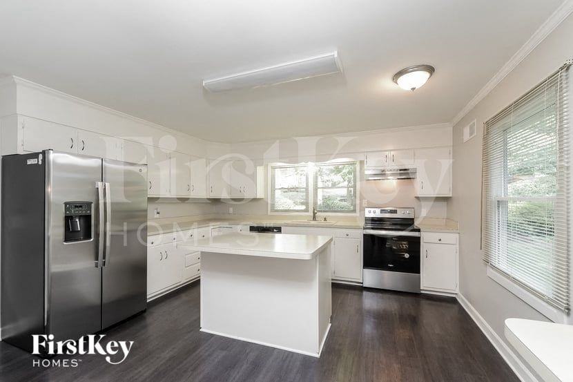 4609 Oakcliffe Rd - Photo 4 of 15